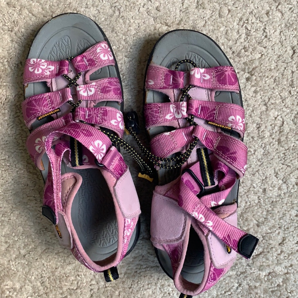 Keen youth waterproof sandals. Size 5